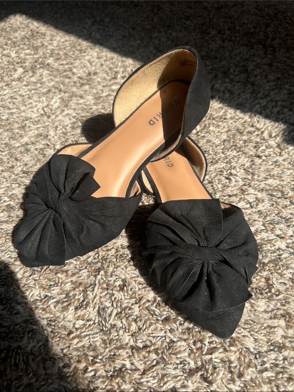 D'Orsay Pointed-Toe Flats with Knotted Bow Detail - Black
